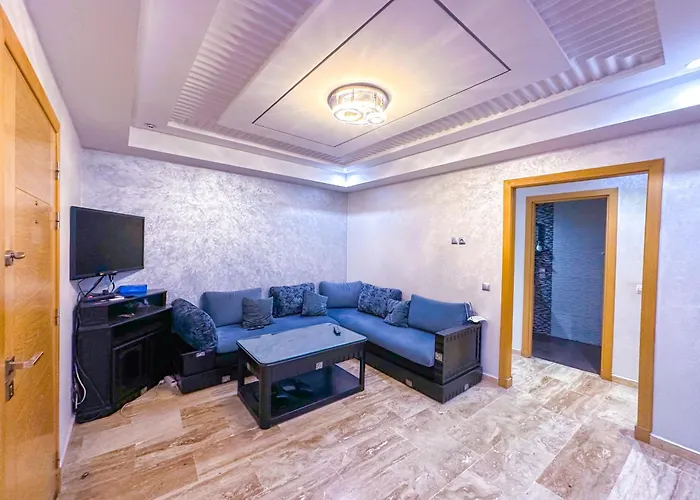Spacious & Chic - 3 Min From Casa City Finance \