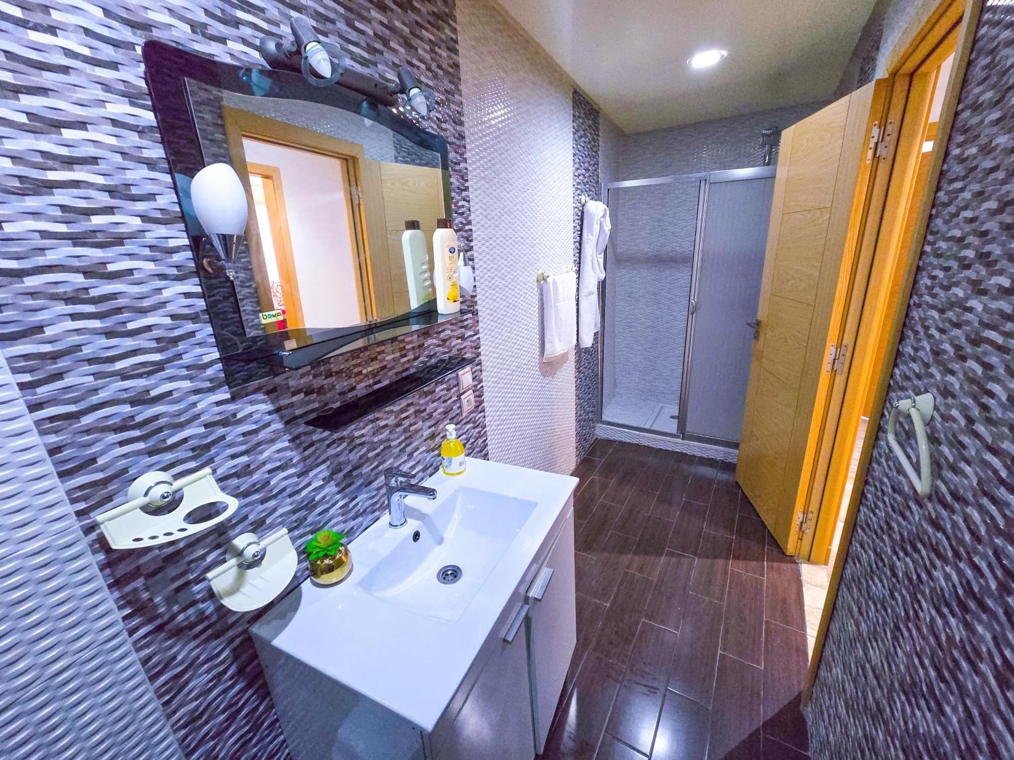 Spacious & Chic - 3 Min From Casa Finance 